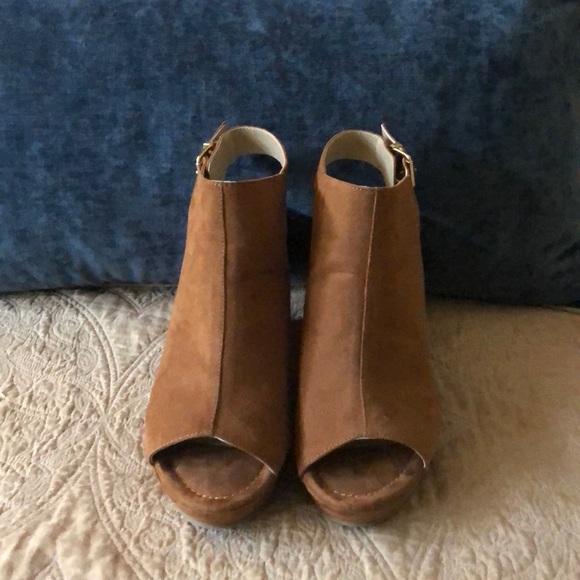 Ladies Kenneth Cole Shoes - Picture 2 of 3